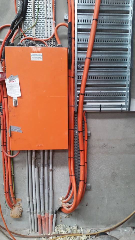 Cable power supply box safety notice tag in place